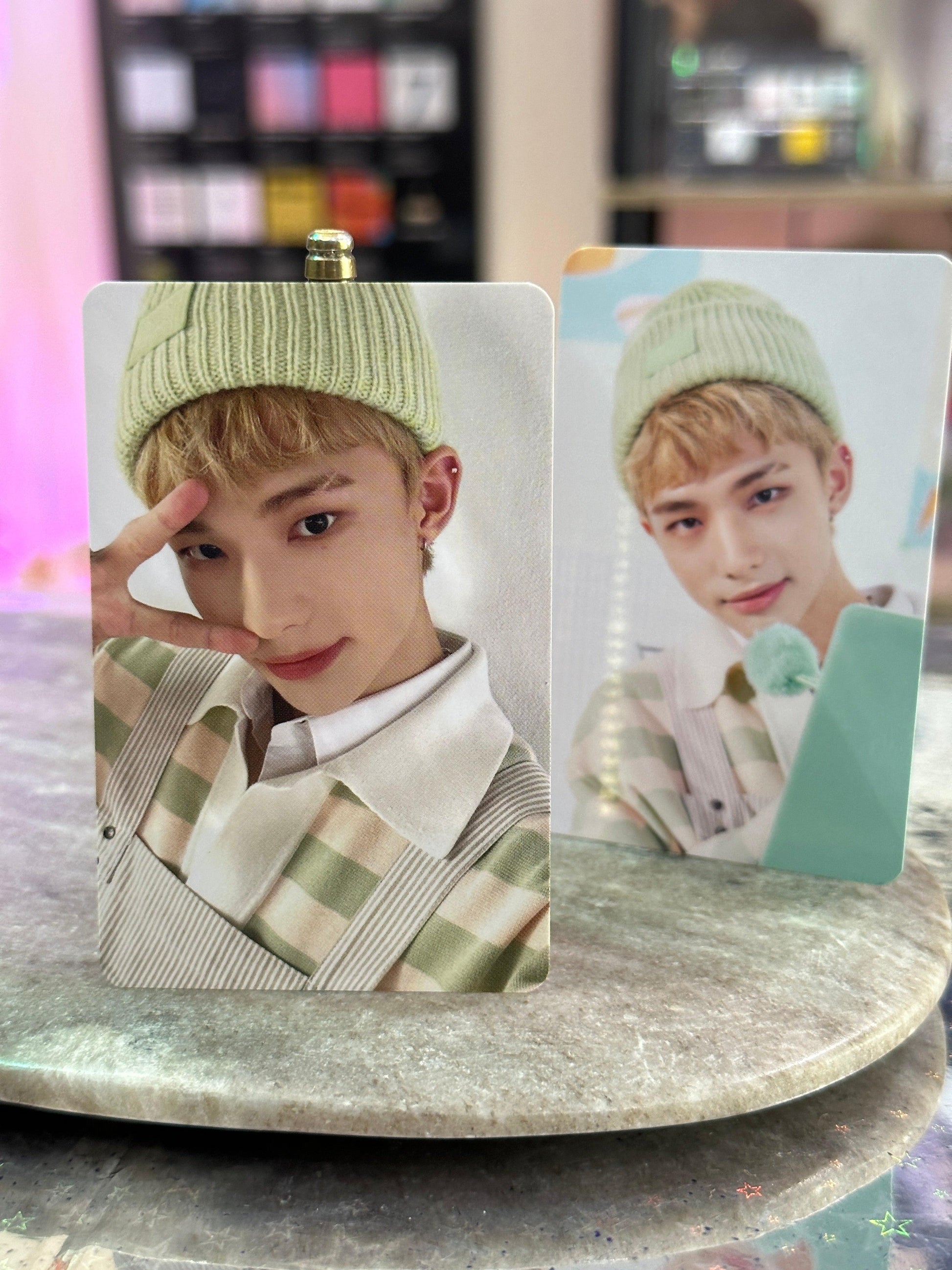 STRAY KIDS - 2 PHOTOCARD SETS SG 2023 - K-POP WORLD (7444129251463)